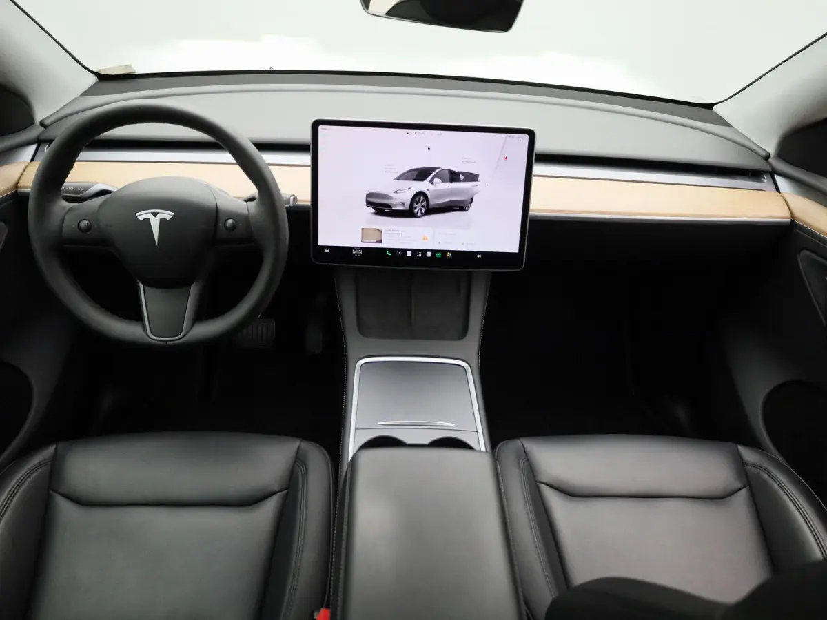 Long Range AWD 75 kWh | PANORAMADAK | ELEKTRISCHE KOFFERKELP | LEDEREN BEKLEDING | STOELVERWARMING | STUURWIELVERWARMING | PARKEERSENSOREN VOOR + ACHTER |