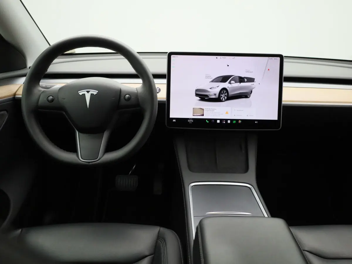 Long Range AWD 75 kWh | PANORAMADAK | ELEKTRISCHE KOFFERKELP | LEDEREN BEKLEDING | STOELVERWARMING | STUURWIELVERWARMING | PARKEERSENSOREN VOOR + ACHTER |