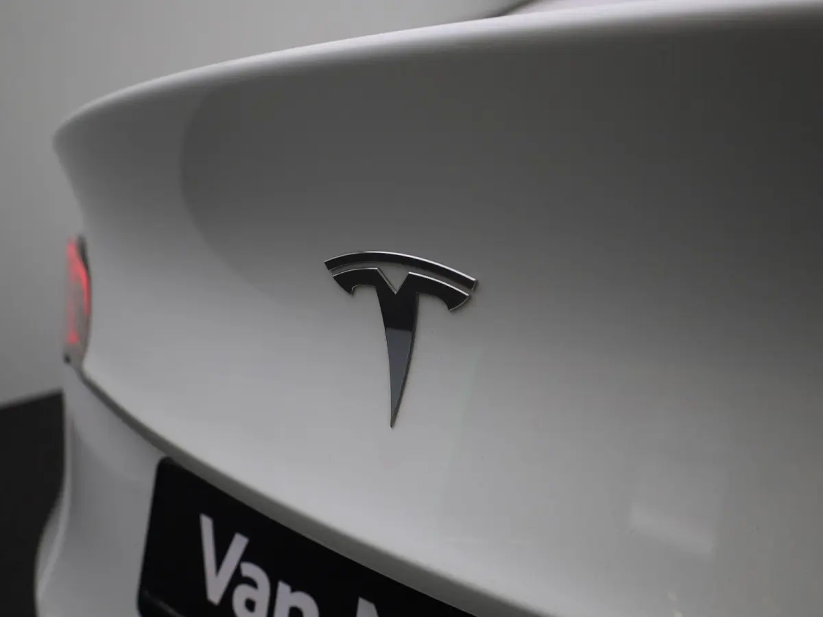 Long Range AWD 75 kWh | PANORAMADAK | ELEKTRISCHE KOFFERKELP | LEDEREN BEKLEDING | STOELVERWARMING | STUURWIELVERWARMING | PARKEERSENSOREN VOOR + ACHTER |