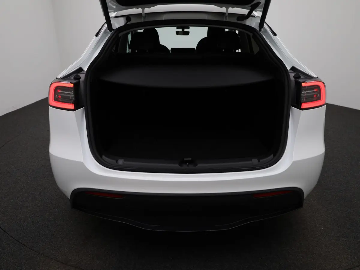 Long Range AWD 75 kWh | PANORAMADAK | ELEKTRISCHE KOFFERKELP | LEDEREN BEKLEDING | STOELVERWARMING | STUURWIELVERWARMING | PARKEERSENSOREN VOOR + ACHTER |