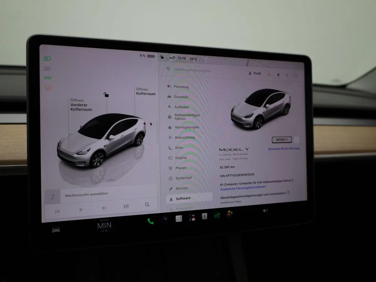 Long Range AWD 75 kWh | PANORAMADAK | ELEKTRISCHE KOFFERKELP | LEDEREN BEKLEDING | STOELVERWARMING | STUURWIELVERWARMING | PARKEERSENSOREN VOOR + ACHTER |