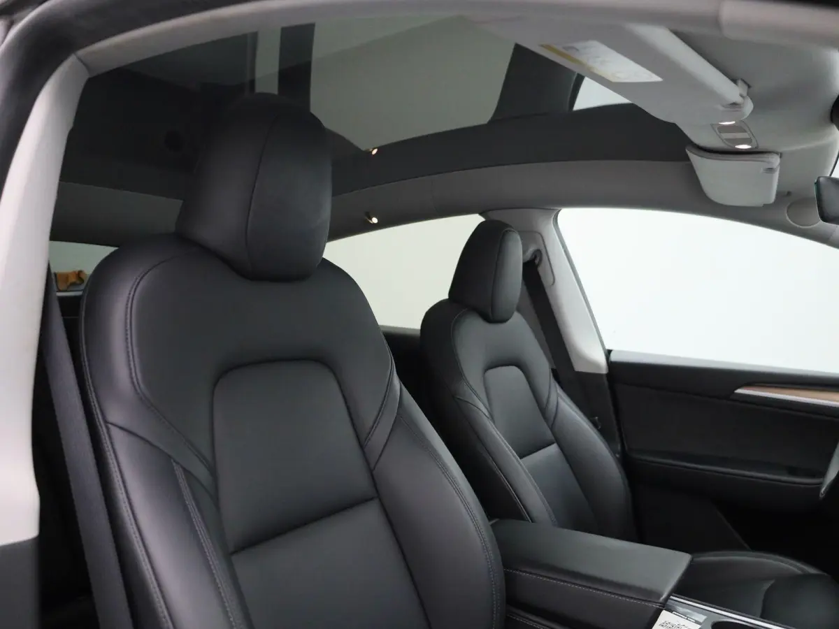 Long Range AWD 75 kWh | PANORAMADAK | ELEKTRISCHE KOFFERKELP | LEDEREN BEKLEDING | STOELVERWARMING | STUURWIELVERWARMING | PARKEERSENSOREN VOOR + ACHTER |