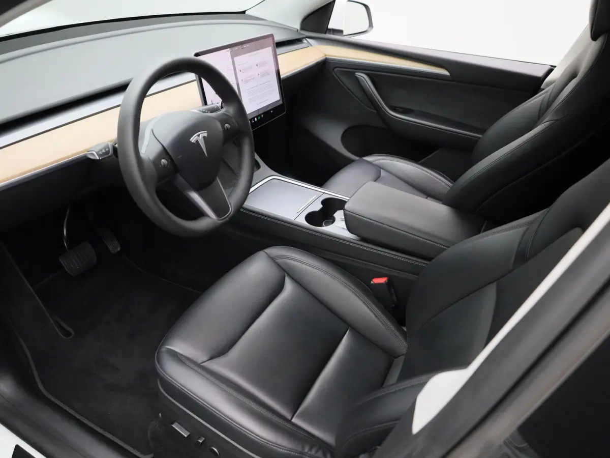 Long Range AWD 75 kWh | PANORAMADAK | ELEKTRISCHE KOFFERKELP | LEDEREN BEKLEDING | STOELVERWARMING | STUURWIELVERWARMING | PARKEERSENSOREN VOOR + ACHTER |