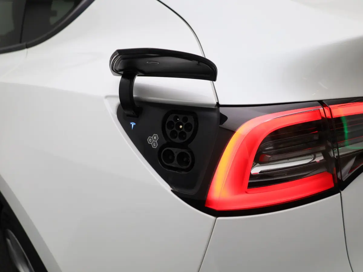 Long Range AWD 75 kWh | PANORAMADAK | ELEKTRISCHE KOFFERKELP | LEDEREN BEKLEDING | STOELVERWARMING | STUURWIELVERWARMING | PARKEERSENSOREN VOOR + ACHTER |