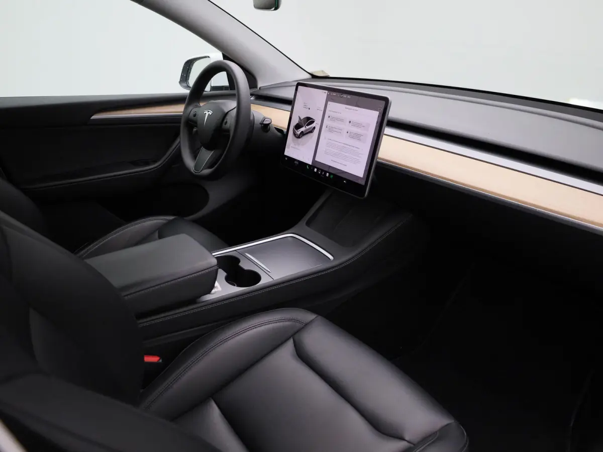 Long Range AWD 75 kWh | PANORAMADAK | ELEKTRISCHE KOFFERKELP | LEDEREN BEKLEDING | STOELVERWARMING | STUURWIELVERWARMING | PARKEERSENSOREN VOOR + ACHTER |