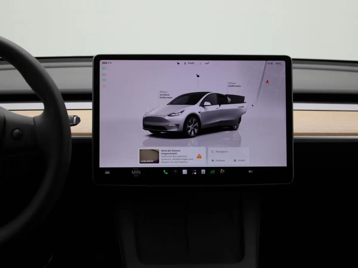 Long Range AWD 75 kWh | PANORAMADAK | ELEKTRISCHE KOFFERKELP | LEDEREN BEKLEDING | STOELVERWARMING | STUURWIELVERWARMING | PARKEERSENSOREN VOOR + ACHTER |