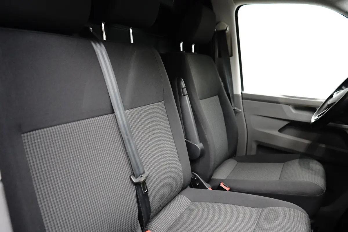 L2 Comfort 2.0 TDI 150PK DSG AUtomaat Camera | Adaptive Cruise | Trekhaak | 2x schuifdeur | Stoelverwarming | Navi by App