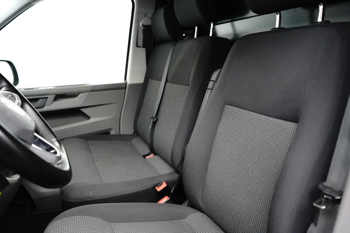 L2 Comfort 2.0 TDI 150PK DSG AUtomaat Camera | Adaptive Cruise | Trekhaak | 2x schuifdeur | Stoelverwarming | Navi by App