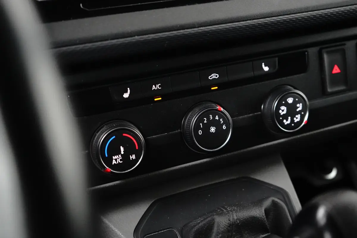 L2 Comfort 2.0 TDI 150PK DSG AUtomaat Camera | Adaptive Cruise | Trekhaak | 2x schuifdeur | Stoelverwarming | Navi by App