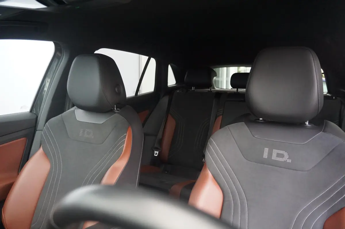 204pk Business 77 kWh | SoH 93% | Adaptive Cruise | Warmtepomp | Achteruitrijcamera