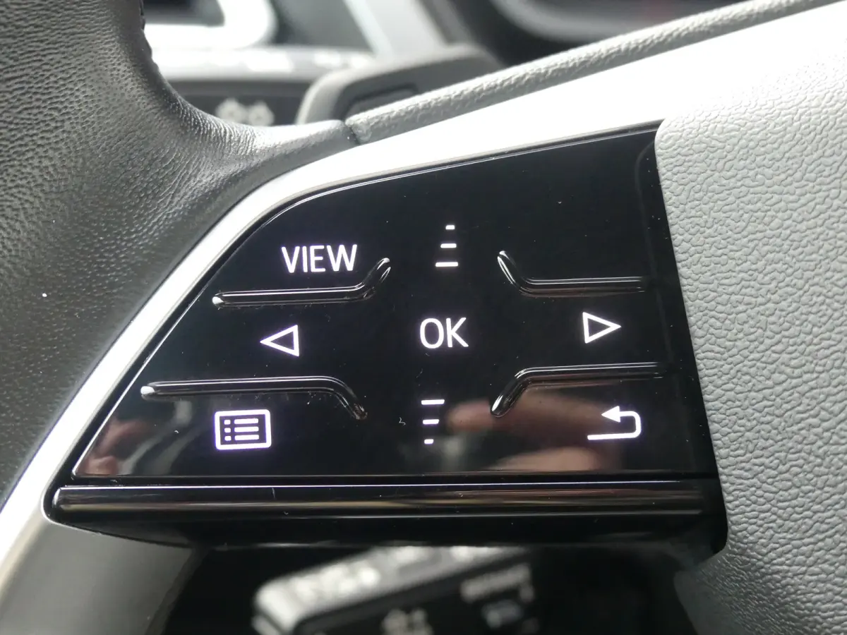 40 Advanced edition 77 kWh | TREKHAAK | ADAPTIVE CRUISE | CAMERA | PARKEERSENSOREN V+A | STOELVERWARMING | ELEKTRISCHE ACHTERKLEP | NAVI | LMV 19" | APPLE CARPLAY / ANDROID AUTO |