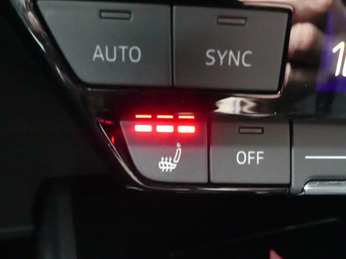 40 Advanced edition 77 kWh | TREKHAAK | ADAPTIVE CRUISE | CAMERA | PARKEERSENSOREN V+A | STOELVERWARMING | ELEKTRISCHE ACHTERKLEP | NAVI | LMV 19" | APPLE CARPLAY / ANDROID AUTO |