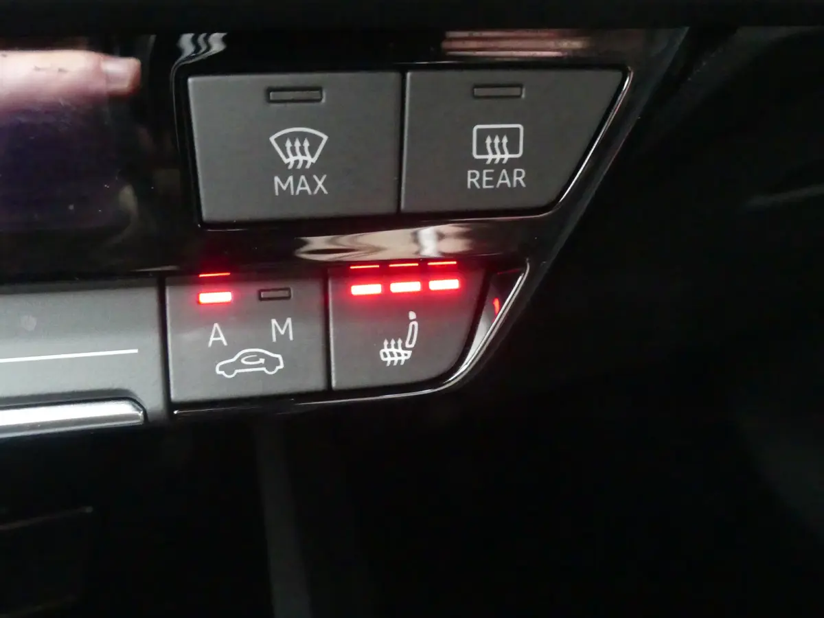 40 Advanced edition 77 kWh | TREKHAAK | ADAPTIVE CRUISE | CAMERA | PARKEERSENSOREN V+A | STOELVERWARMING | ELEKTRISCHE ACHTERKLEP | NAVI | LMV 19" | APPLE CARPLAY / ANDROID AUTO |