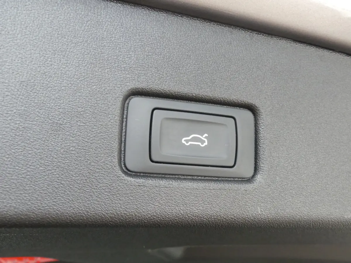 40 Advanced edition 77 kWh | TREKHAAK | ADAPTIVE CRUISE | CAMERA | PARKEERSENSOREN V+A | STOELVERWARMING | ELEKTRISCHE ACHTERKLEP | NAVI | LMV 19" | APPLE CARPLAY / ANDROID AUTO |