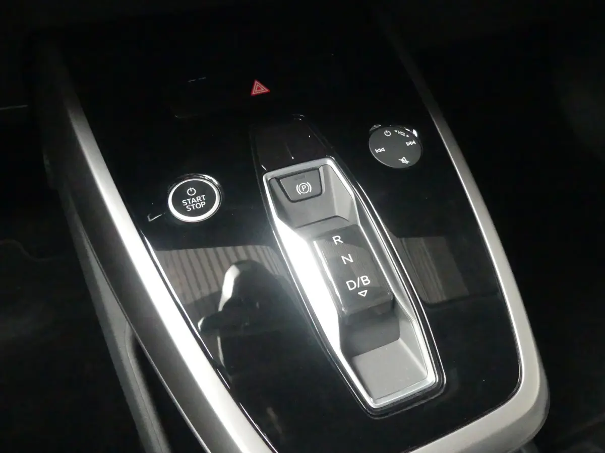 40 Advanced edition 77 kWh | TREKHAAK | ADAPTIVE CRUISE | CAMERA | PARKEERSENSOREN V+A | STOELVERWARMING | ELEKTRISCHE ACHTERKLEP | NAVI | LMV 19" | APPLE CARPLAY / ANDROID AUTO |