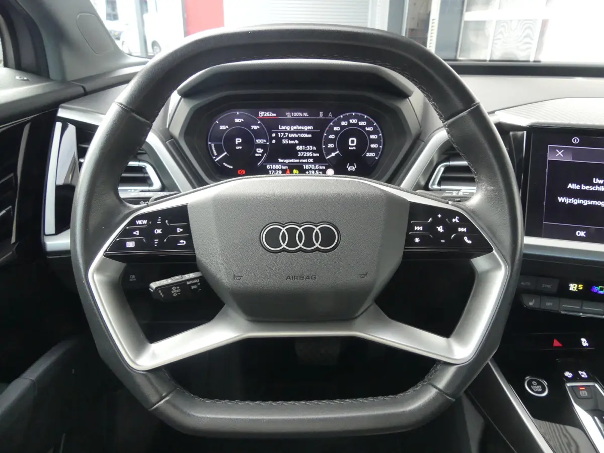 40 Advanced edition 77 kWh | TREKHAAK | ADAPTIVE CRUISE | CAMERA | PARKEERSENSOREN V+A | STOELVERWARMING | ELEKTRISCHE ACHTERKLEP | NAVI | LMV 19" | APPLE CARPLAY / ANDROID AUTO |