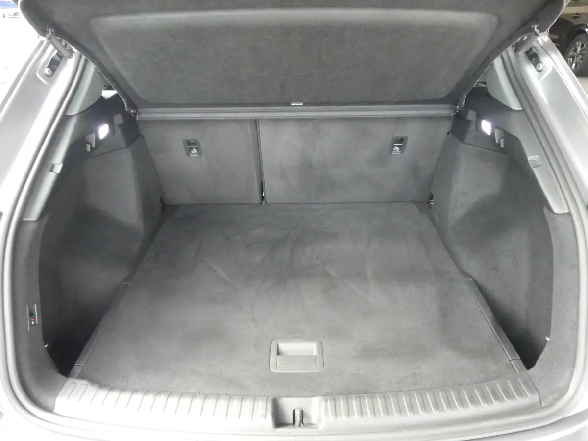 40 Advanced edition 77 kWh | TREKHAAK | ADAPTIVE CRUISE | CAMERA | PARKEERSENSOREN V+A | STOELVERWARMING | ELEKTRISCHE ACHTERKLEP | NAVI | LMV 19" | APPLE CARPLAY / ANDROID AUTO |