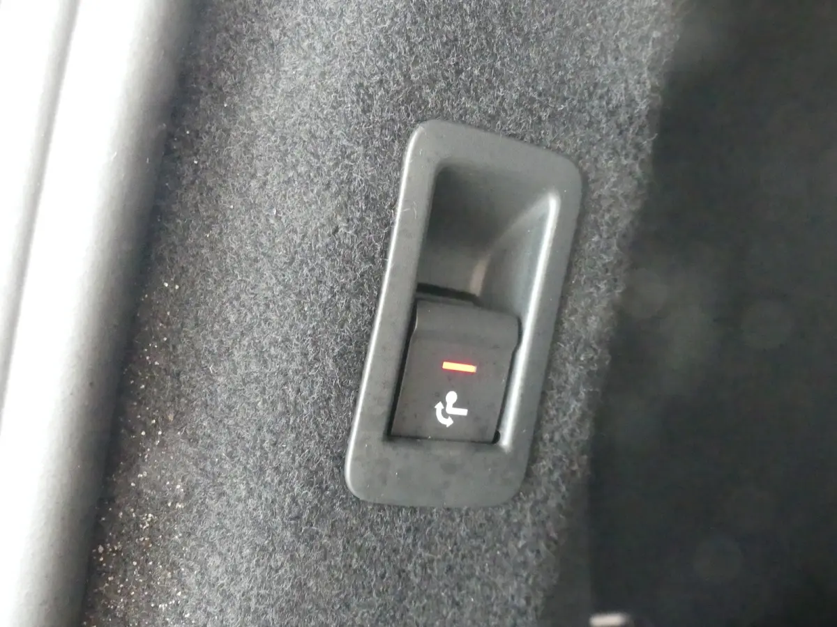 40 Advanced edition 77 kWh | TREKHAAK | ADAPTIVE CRUISE | CAMERA | PARKEERSENSOREN V+A | STOELVERWARMING | ELEKTRISCHE ACHTERKLEP | NAVI | LMV 19" | APPLE CARPLAY / ANDROID AUTO |