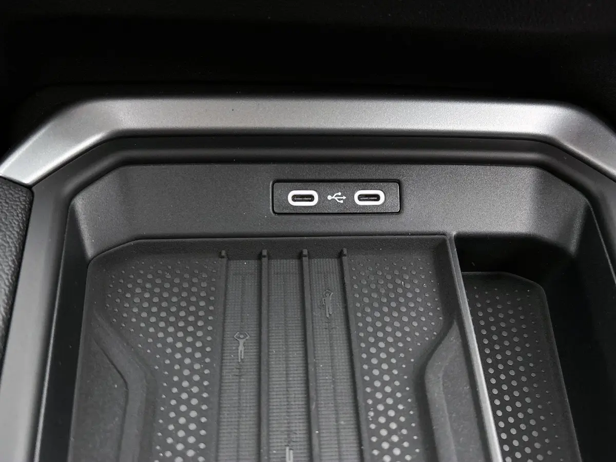 1.5 eTsi Limited Edition 116 PK | Automaat | Camera | Adaptive Cruise Control | Side Assist | Keyless Start | Parkeersensoren | LED | Apple Carplay | Android Auto | Digital Cockpit |