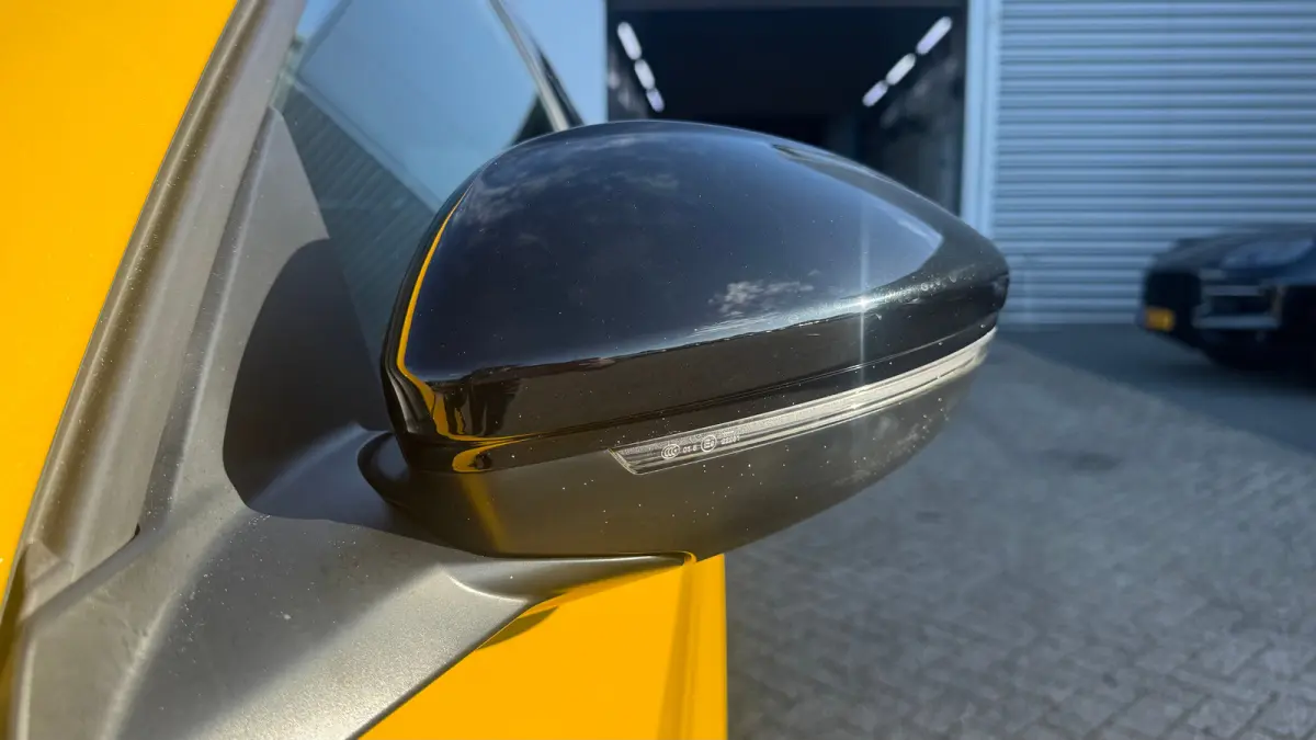 1.2 PURETECH 100PK GT PACK / NAVI / LEDER / CLIMA / PDC / 17" LMV / CAMERA / KEYLESS / APPLE CARPLAY / I-COCKPIT / FULL-LED / 1E EIGENAAR  !!
