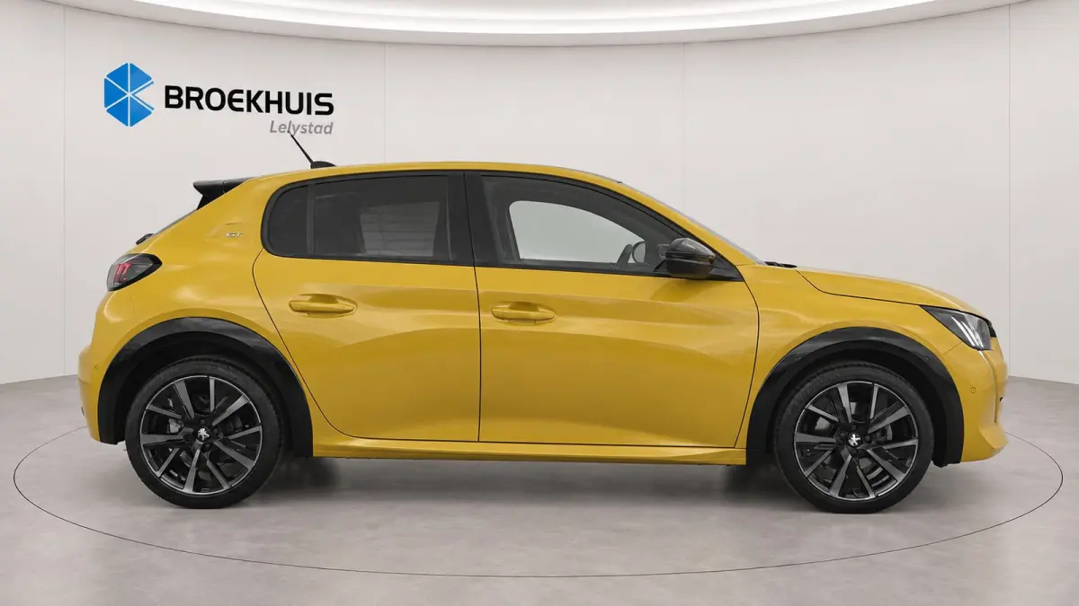 1.2 PURETECH 100PK GT PACK / NAVI / LEDER / CLIMA / PDC / 17" LMV / CAMERA / KEYLESS / APPLE CARPLAY / I-COCKPIT / FULL-LED / 1E EIGENAAR  !!
