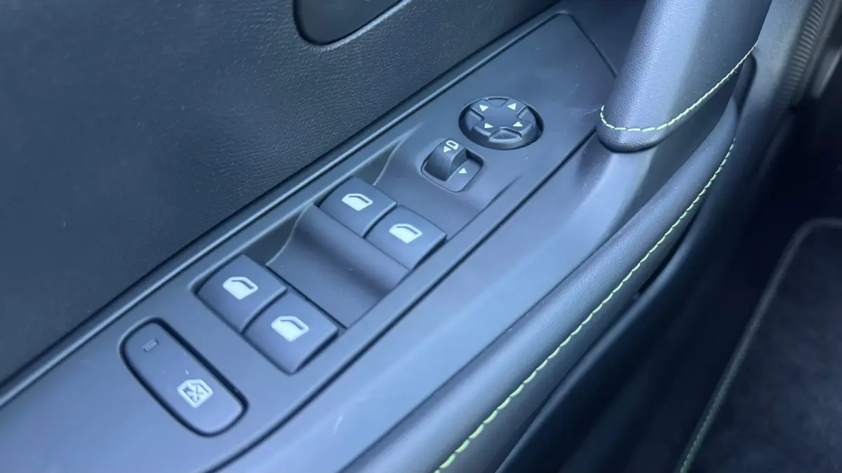1.2 PURETECH 100PK GT PACK / NAVI / LEDER / CLIMA / PDC / 17" LMV / CAMERA / KEYLESS / APPLE CARPLAY / I-COCKPIT / FULL-LED / 1E EIGENAAR  !!