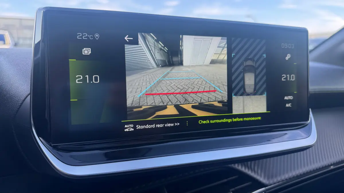 1.2 PURETECH 100PK GT PACK / NAVI / LEDER / CLIMA / PDC / 17" LMV / CAMERA / KEYLESS / APPLE CARPLAY / I-COCKPIT / FULL-LED / 1E EIGENAAR  !!