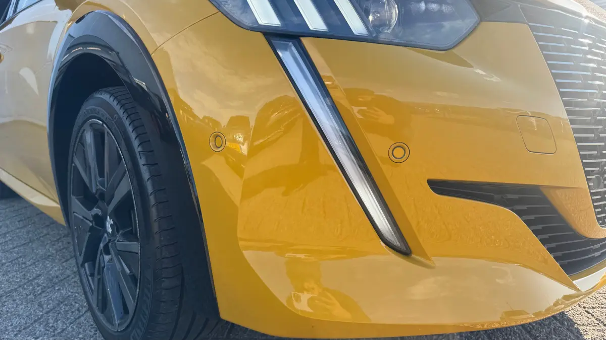 1.2 PURETECH 100PK GT PACK / NAVI / LEDER / CLIMA / PDC / 17" LMV / CAMERA / KEYLESS / APPLE CARPLAY / I-COCKPIT / FULL-LED / 1E EIGENAAR  !!