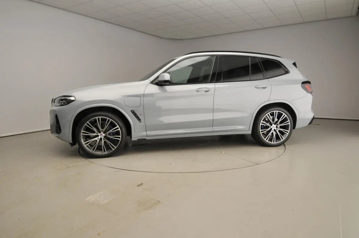 xDrive30e | M-Sportpakket | LED | Leder | HUD | Trekhaak | Keyles go | Stoelverwarming | Elektr. zetels | DAB | Hifi speakers | Alu 21 inch