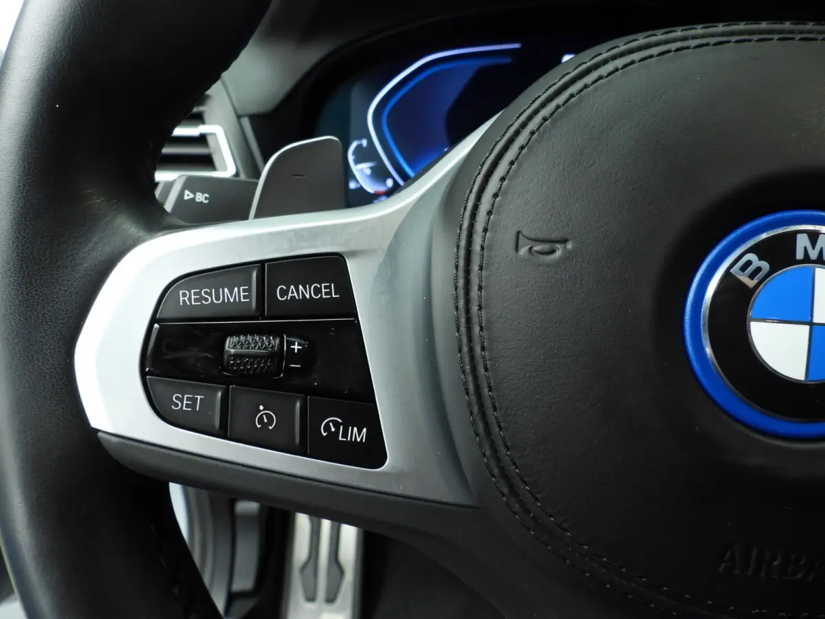 xDrive30e | M-Sportpakket | LED | Leder | HUD | Trekhaak | Keyles go | Stoelverwarming | Elektr. zetels | DAB | Hifi speakers | Alu 21 inch