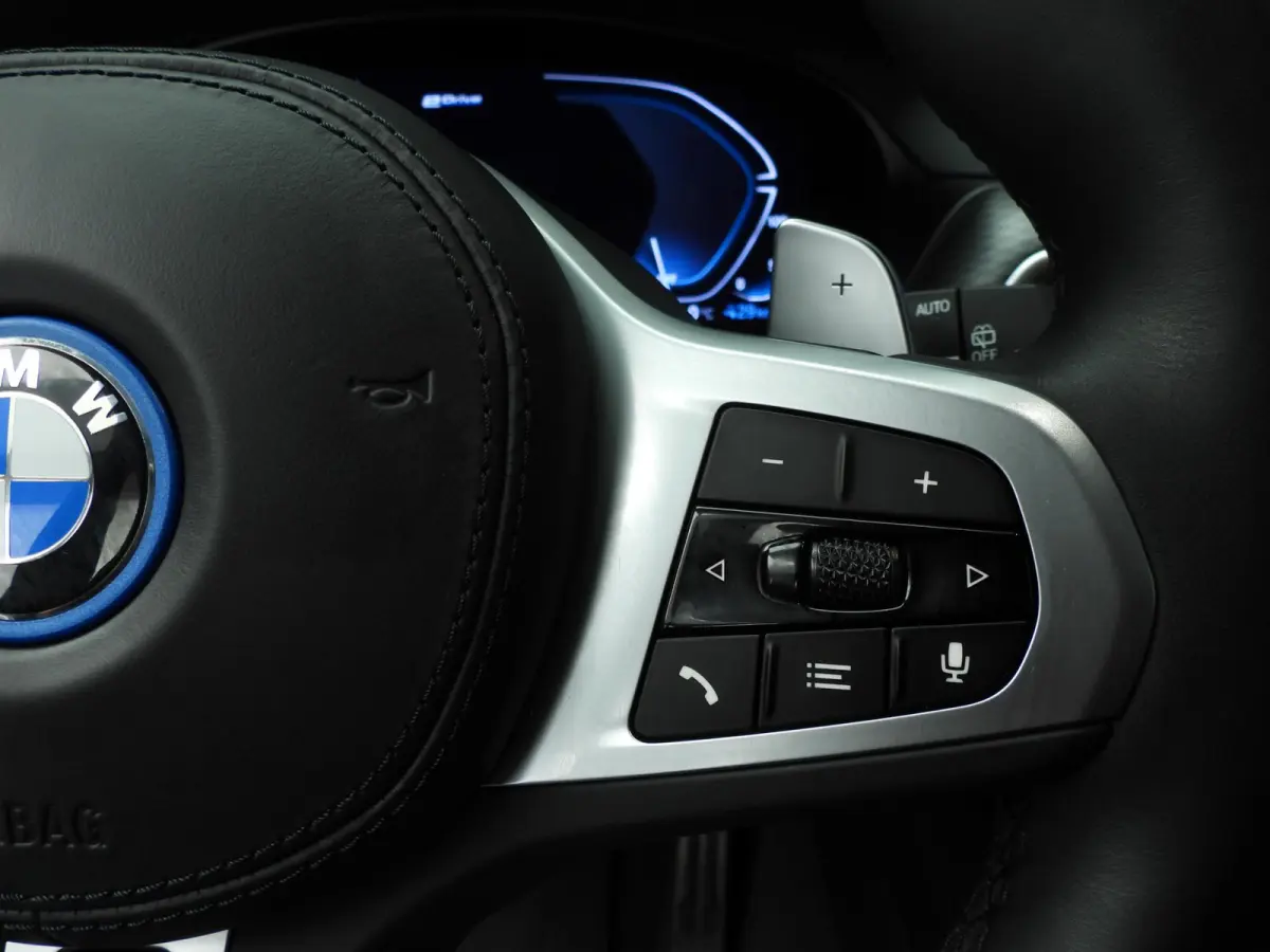 xDrive30e | M-Sportpakket | LED | Leder | HUD | Trekhaak | Keyles go | Stoelverwarming | Elektr. zetels | DAB | Hifi speakers | Alu 21 inch