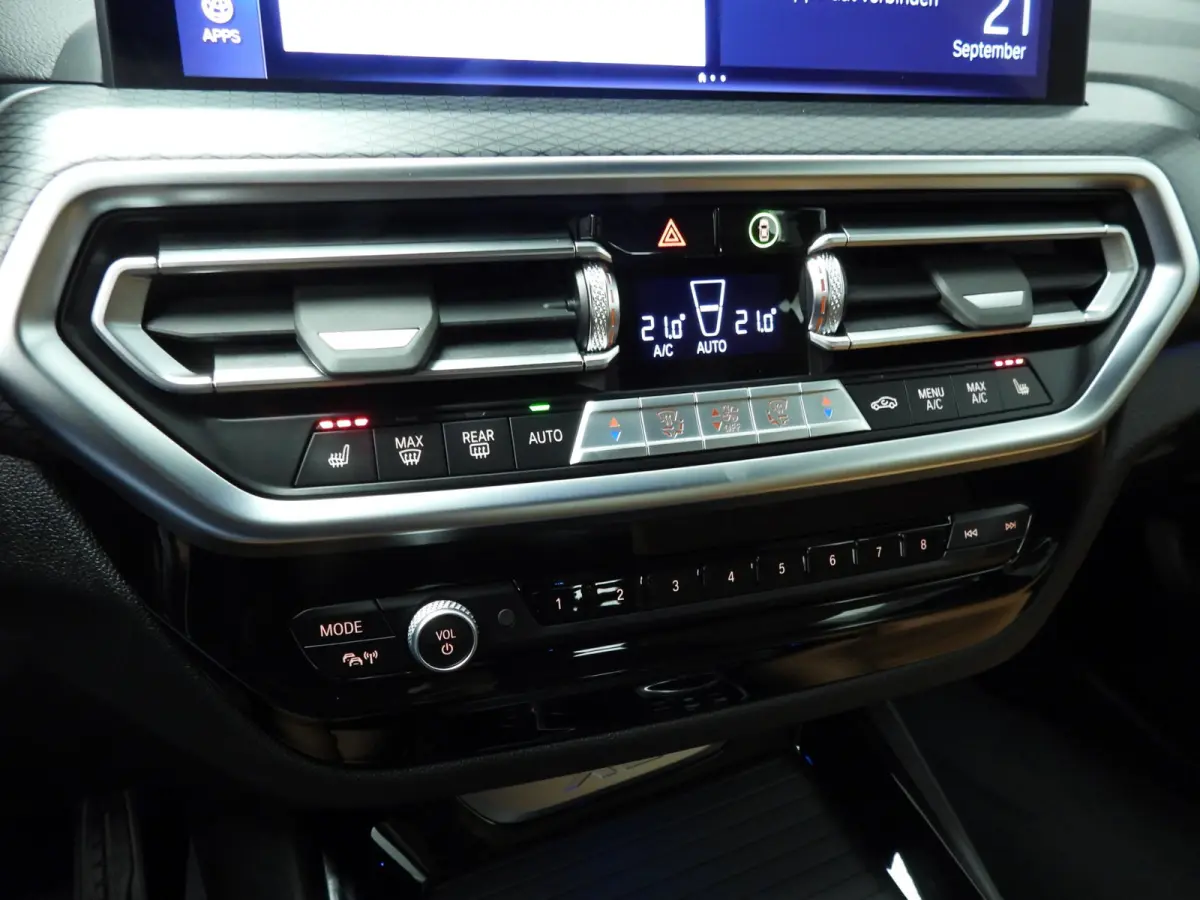 xDrive30e | M-Sportpakket | LED | Leder | HUD | Trekhaak | Keyles go | Stoelverwarming | Elektr. zetels | DAB | Hifi speakers | Alu 21 inch
