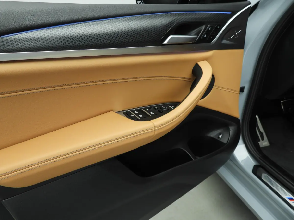xDrive30e | M-Sportpakket | LED | Leder | HUD | Trekhaak | Keyles go | Stoelverwarming | Elektr. zetels | DAB | Hifi speakers | Alu 21 inch