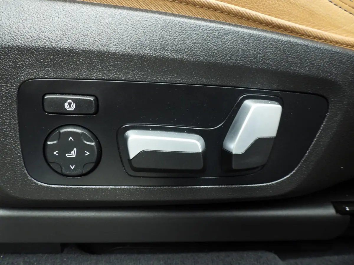 xDrive30e | M-Sportpakket | LED | Leder | HUD | Trekhaak | Keyles go | Stoelverwarming | Elektr. zetels | DAB | Hifi speakers | Alu 21 inch