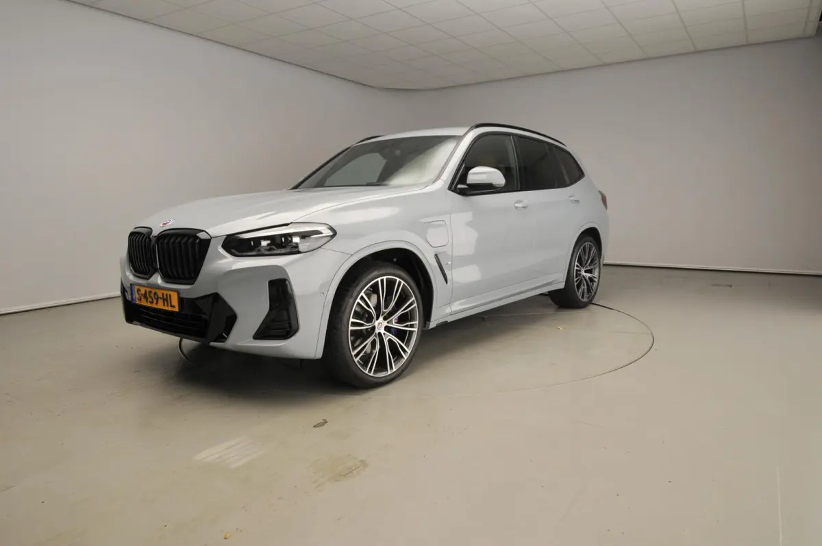 xDrive30e | M-Sportpakket | LED | Leder | HUD | Trekhaak | Keyles go | Stoelverwarming | Elektr. zetels | DAB | Hifi speakers | Alu 21 inch