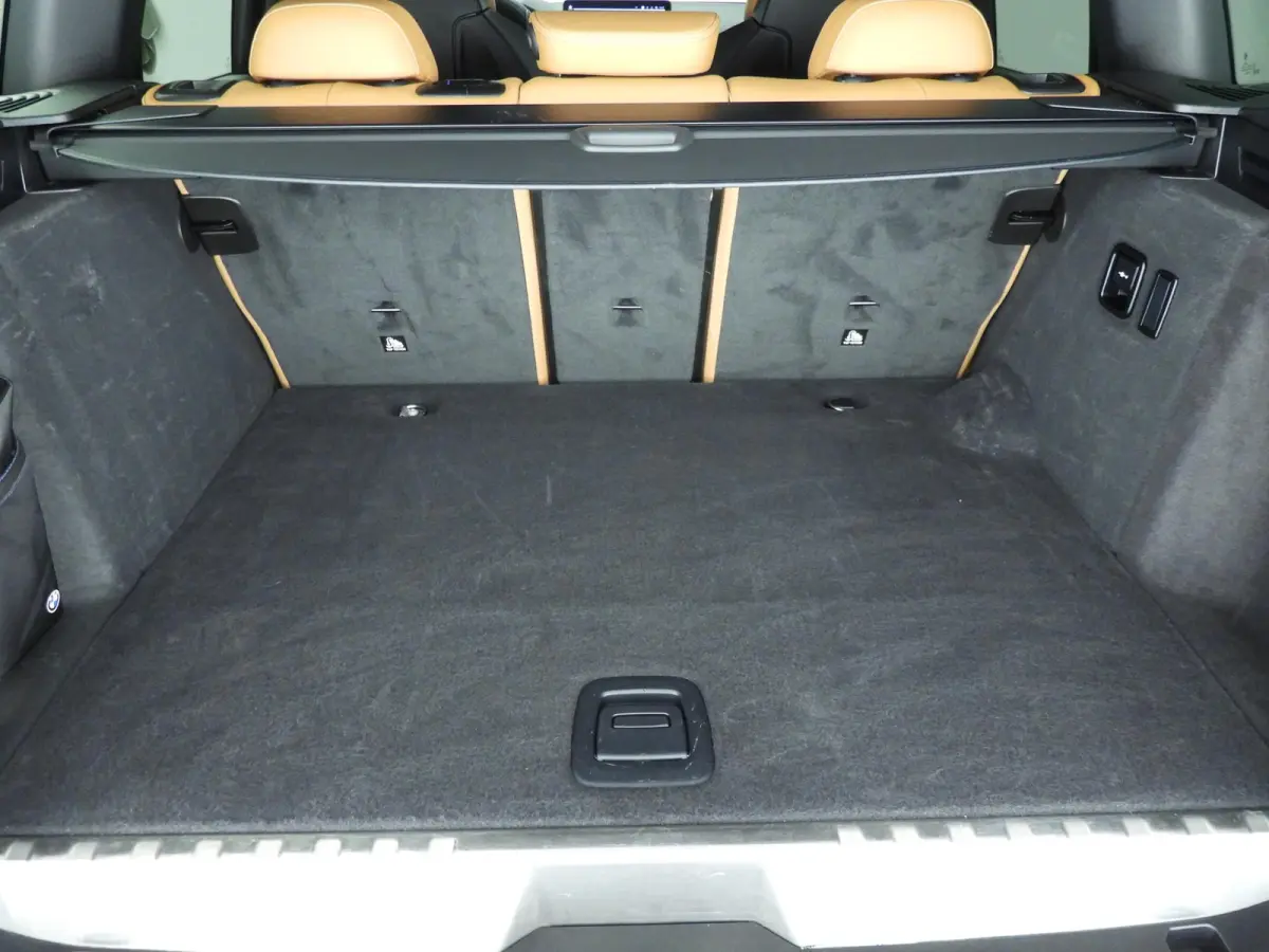 xDrive30e | M-Sportpakket | LED | Leder | HUD | Trekhaak | Keyles go | Stoelverwarming | Elektr. zetels | DAB | Hifi speakers | Alu 21 inch