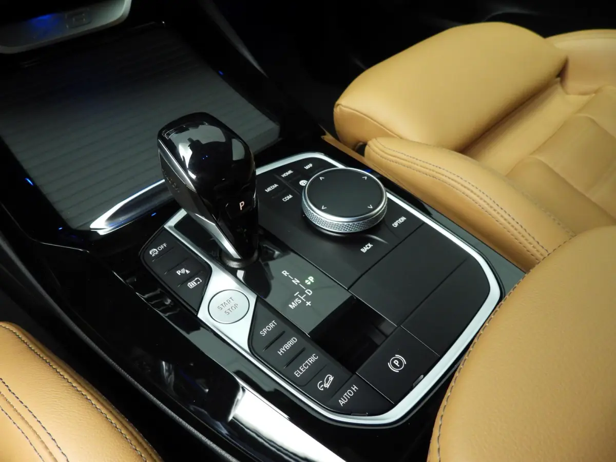 xDrive30e | M-Sportpakket | LED | Leder | HUD | Trekhaak | Keyles go | Stoelverwarming | Elektr. zetels | DAB | Hifi speakers | Alu 21 inch