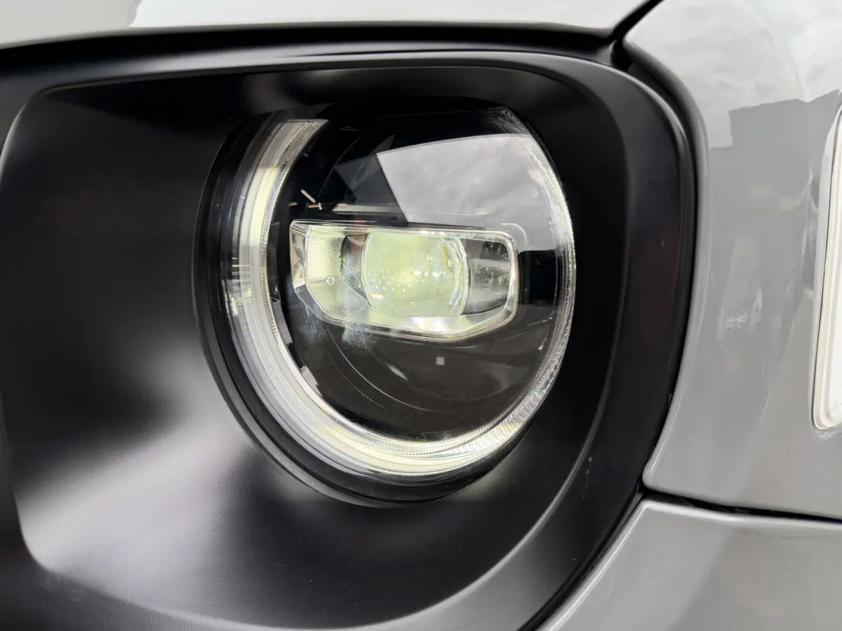 4xe 240 Plug-in Hybrid Electric Trailhawk (Navigatie - LED - Keyless Entry - Parkeersensoren V+A - Automatische Airco - 4WD - 17" incl 4S - Dodehoek detectie)