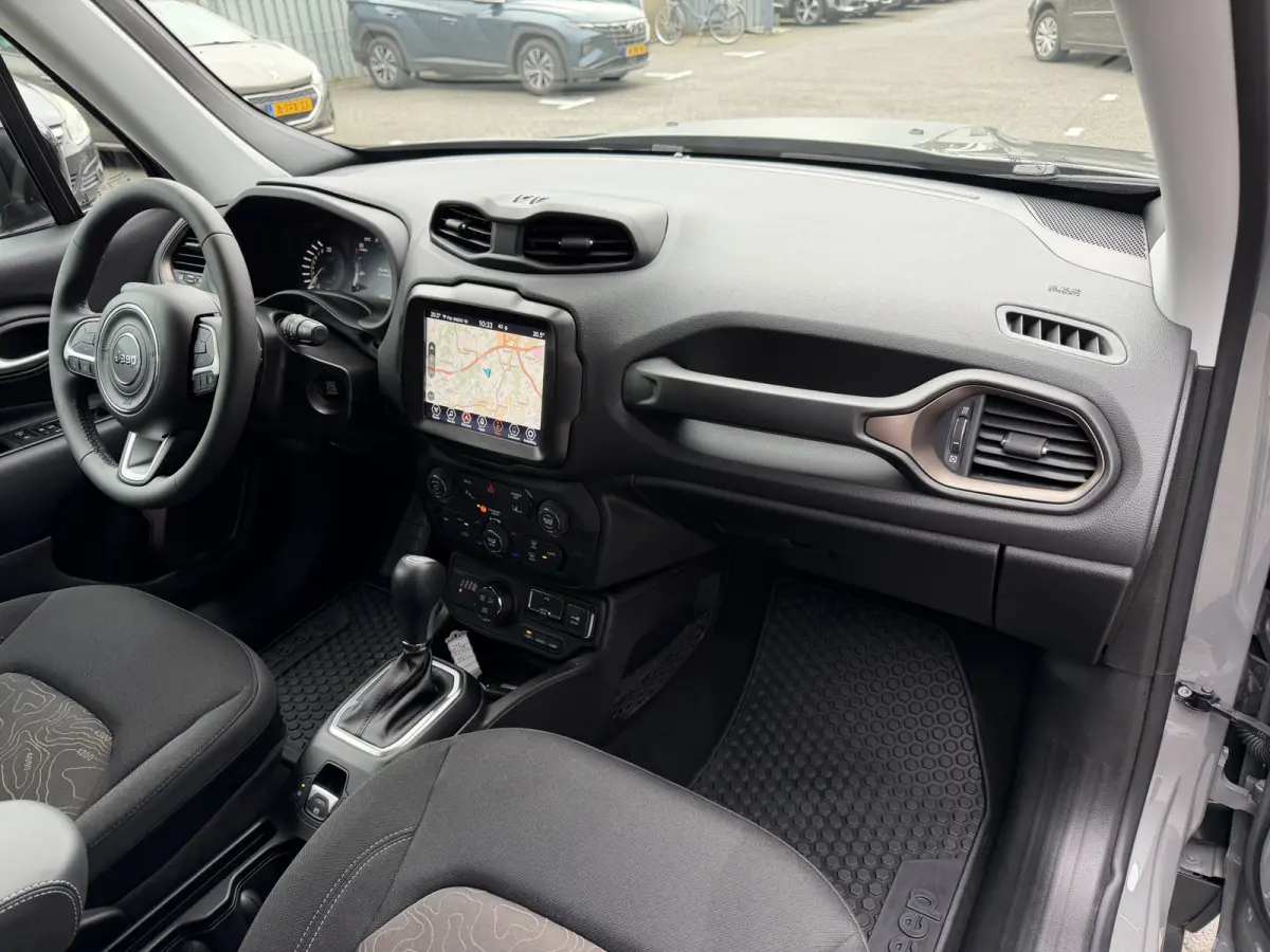 4xe 240 Plug-in Hybrid Electric Trailhawk (Navigatie - LED - Keyless Entry - Parkeersensoren V+A - Automatische Airco - 4WD - 17" incl 4S - Dodehoek detectie)