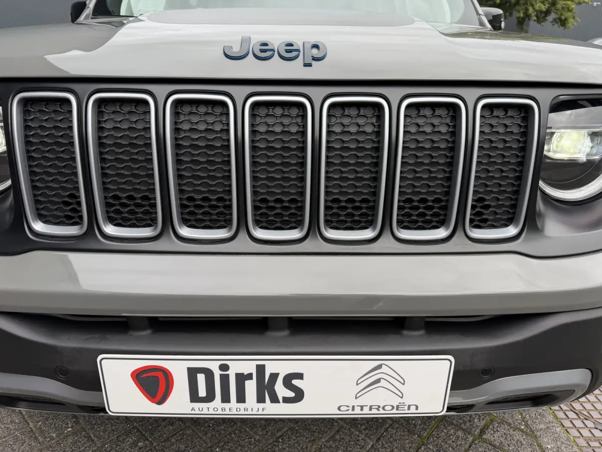 4xe 240 Plug-in Hybrid Electric Trailhawk (Navigatie - LED - Keyless Entry - Parkeersensoren V+A - Automatische Airco - 4WD - 17" incl 4S - Dodehoek detectie)