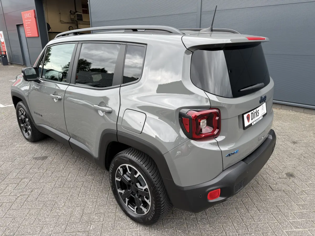 4xe 240 Plug-in Hybrid Electric Trailhawk (Navigatie - LED - Keyless Entry - Parkeersensoren V+A - Automatische Airco - 4WD - 17" incl 4S - Dodehoek detectie)