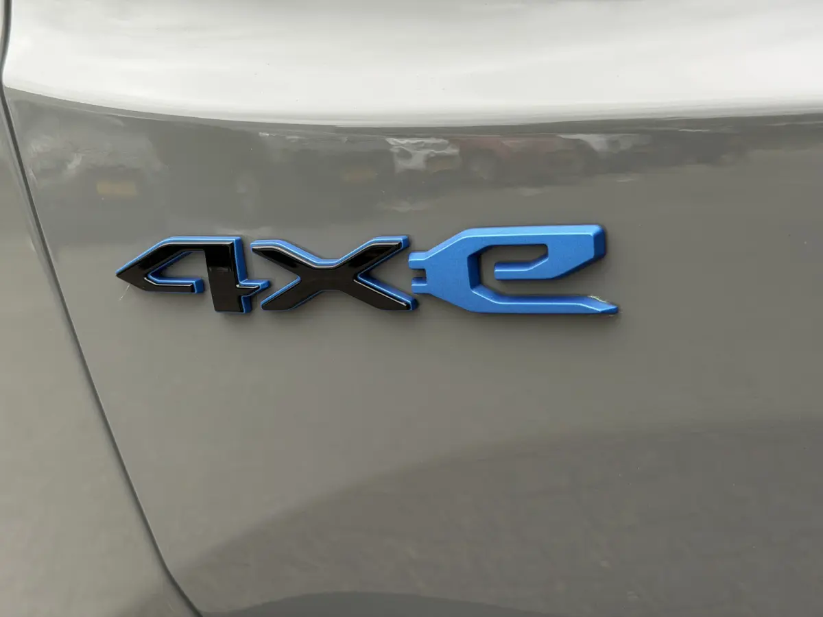4xe 240 Plug-in Hybrid Electric Trailhawk (Navigatie - LED - Keyless Entry - Parkeersensoren V+A - Automatische Airco - 4WD - 17" incl 4S - Dodehoek detectie)