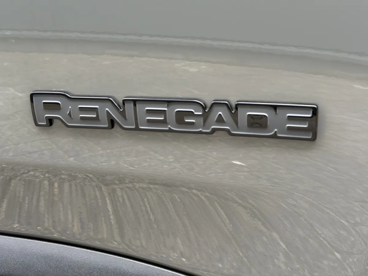 4xe 240 Plug-in Hybrid Electric Trailhawk (Navigatie - LED - Keyless Entry - Parkeersensoren V+A - Automatische Airco - 4WD - 17" incl 4S - Dodehoek detectie)