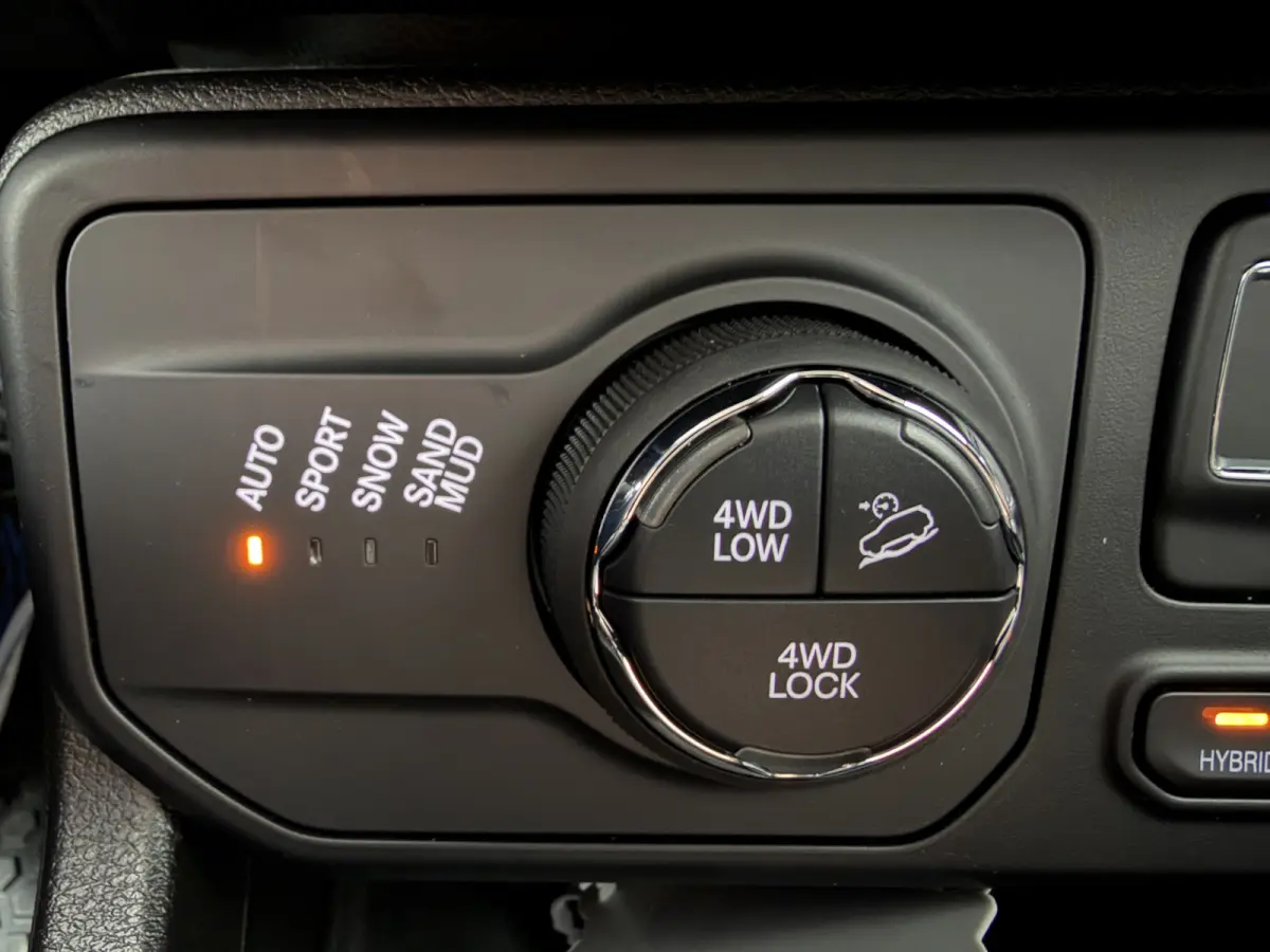 4xe 240 Plug-in Hybrid Electric Trailhawk (Navigatie - LED - Keyless Entry - Parkeersensoren V+A - Automatische Airco - 4WD - 17" incl 4S - Dodehoek detectie)