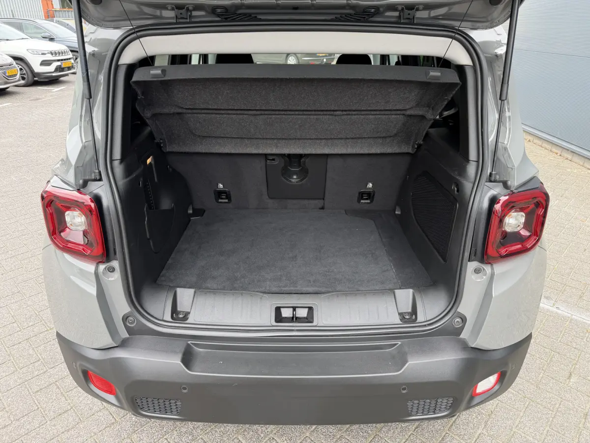 4xe 240 Plug-in Hybrid Electric Trailhawk (Navigatie - LED - Keyless Entry - Parkeersensoren V+A - Automatische Airco - 4WD - 17" incl 4S - Dodehoek detectie)