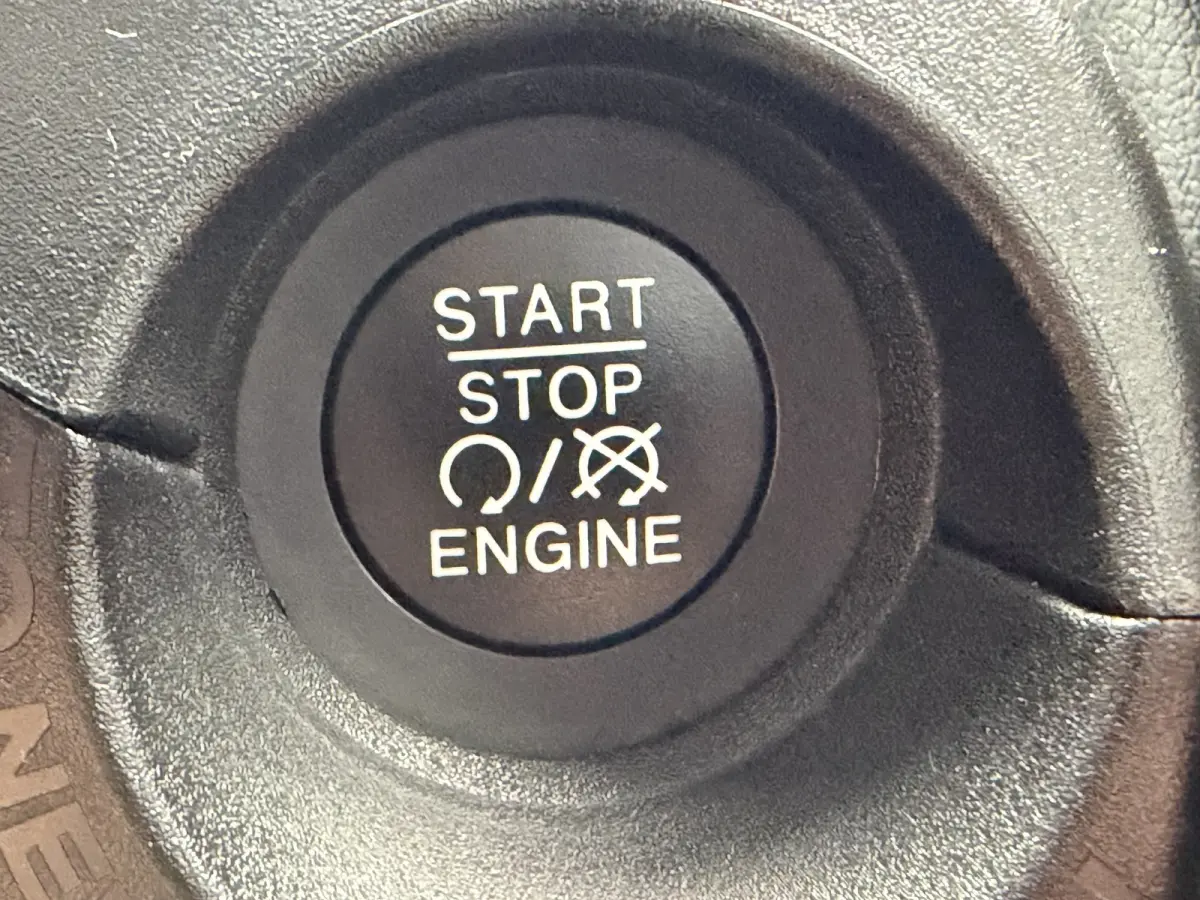 4xe 240 Plug-in Hybrid Electric Trailhawk (Navigatie - LED - Keyless Entry - Parkeersensoren V+A - Automatische Airco - 4WD - 17" incl 4S - Dodehoek detectie)