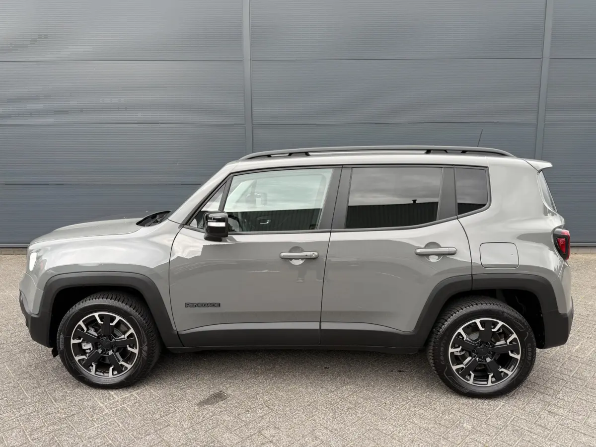 4xe 240 Plug-in Hybrid Electric Trailhawk (Navigatie - LED - Keyless Entry - Parkeersensoren V+A - Automatische Airco - 4WD - 17" incl 4S - Dodehoek detectie)