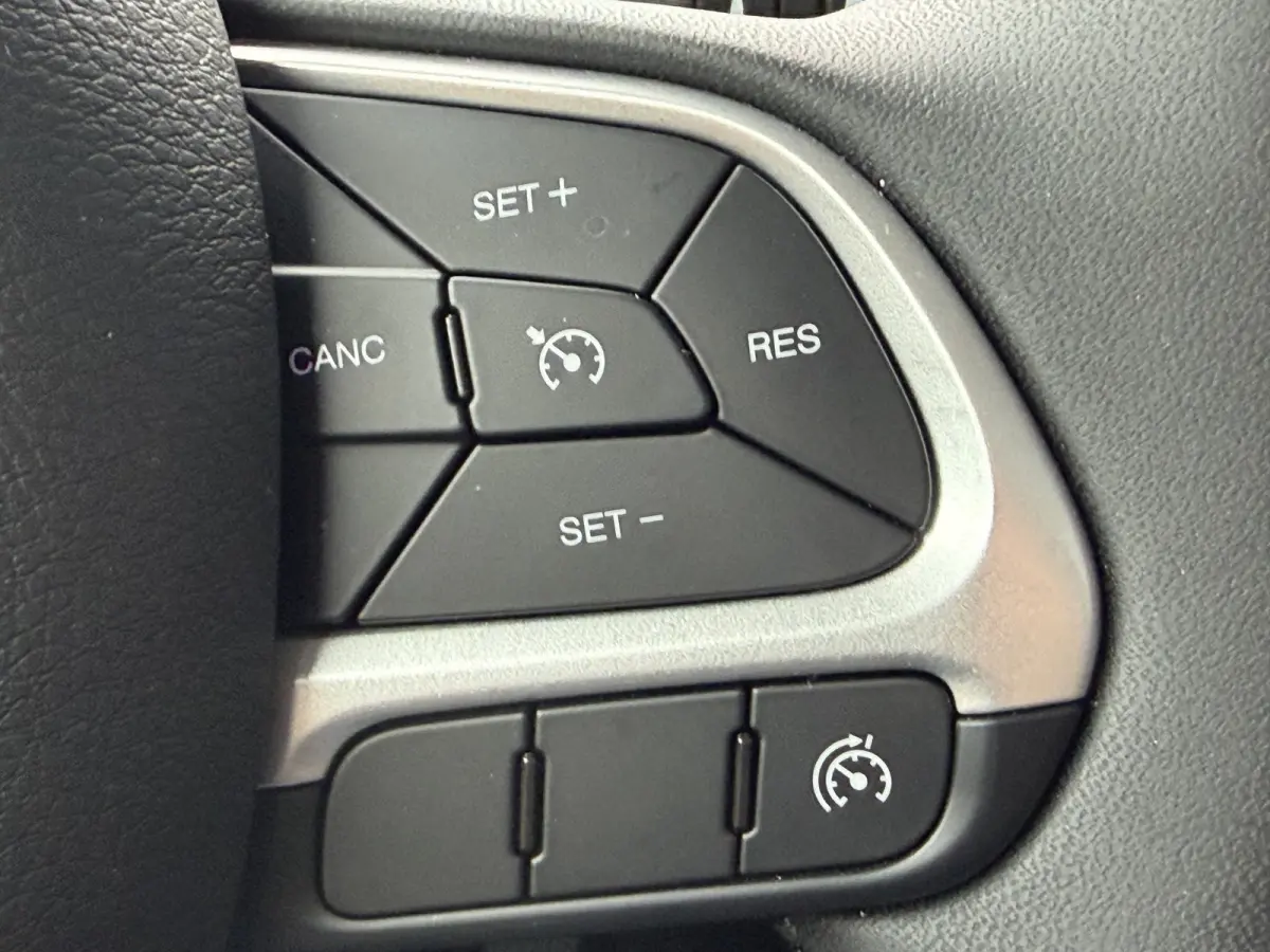 4xe 240 Plug-in Hybrid Electric Trailhawk (Navigatie - LED - Keyless Entry - Parkeersensoren V+A - Automatische Airco - 4WD - 17" incl 4S - Dodehoek detectie)