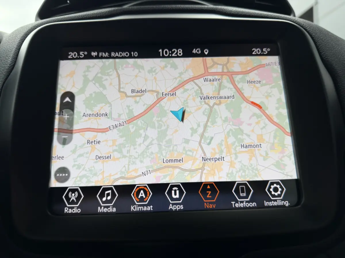4xe 240 Plug-in Hybrid Electric Trailhawk (Navigatie - LED - Keyless Entry - Parkeersensoren V+A - Automatische Airco - 4WD - 17" incl 4S - Dodehoek detectie)