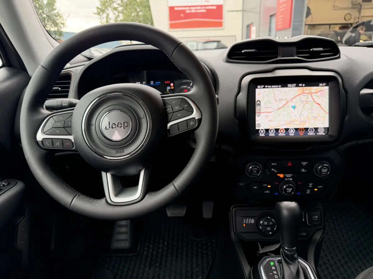 4xe 240 Plug-in Hybrid Electric Trailhawk (Navigatie - LED - Keyless Entry - Parkeersensoren V+A - Automatische Airco - 4WD - 17" incl 4S - Dodehoek detectie)